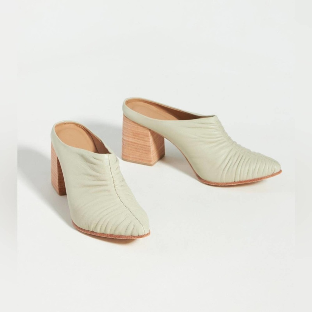 Lovely Huma Blanco mules, organic shaped elegance